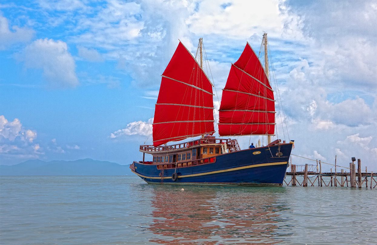 Pretty Little Ships And Perfect Backdrop Sets The Mood For Gorgeous Sailing Days