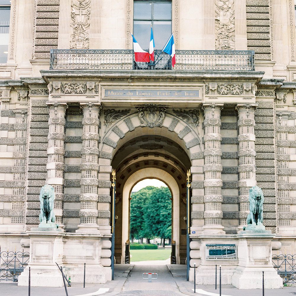 The Louvre with the Pont Royal in the foreground, photo by Analui