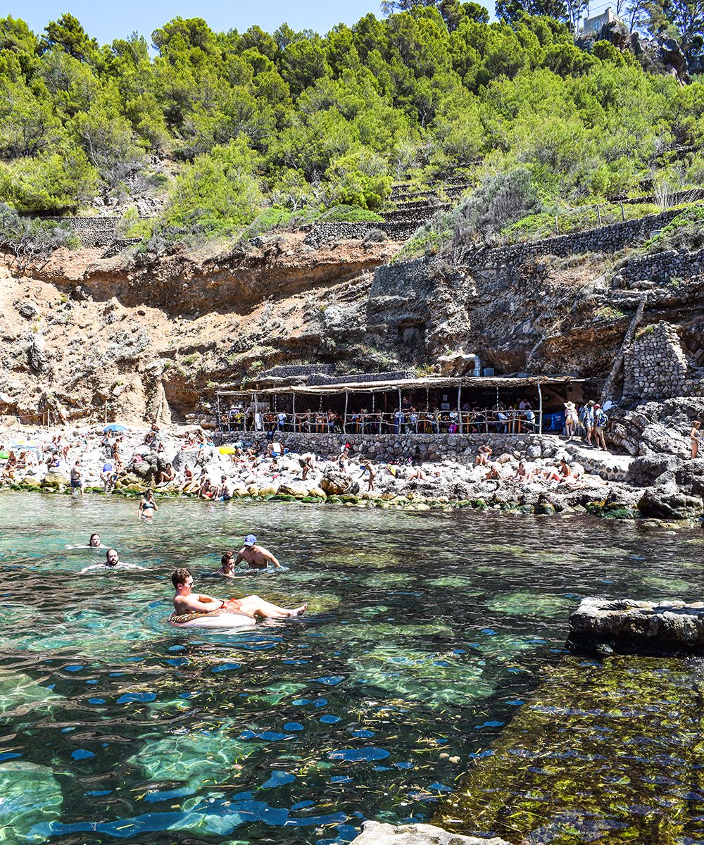 The simple chiringuito at Cala Deià