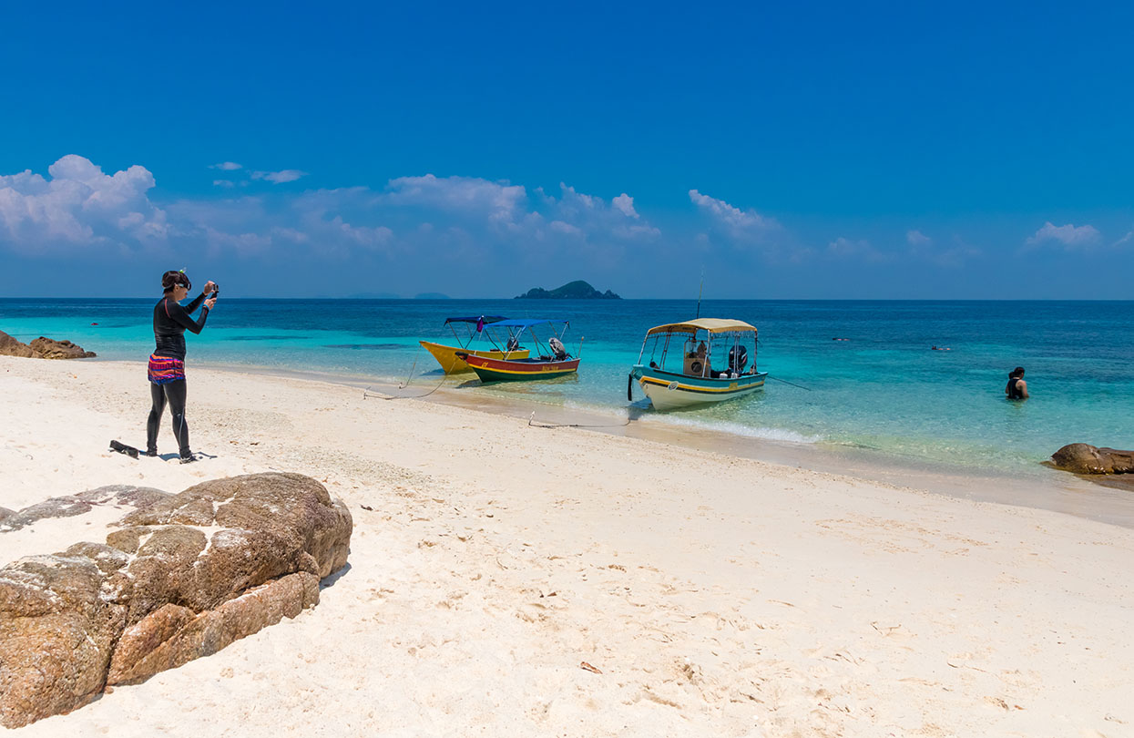 The white sandy beaches of Rawa Island, image by H-AB Photography, shutterstock